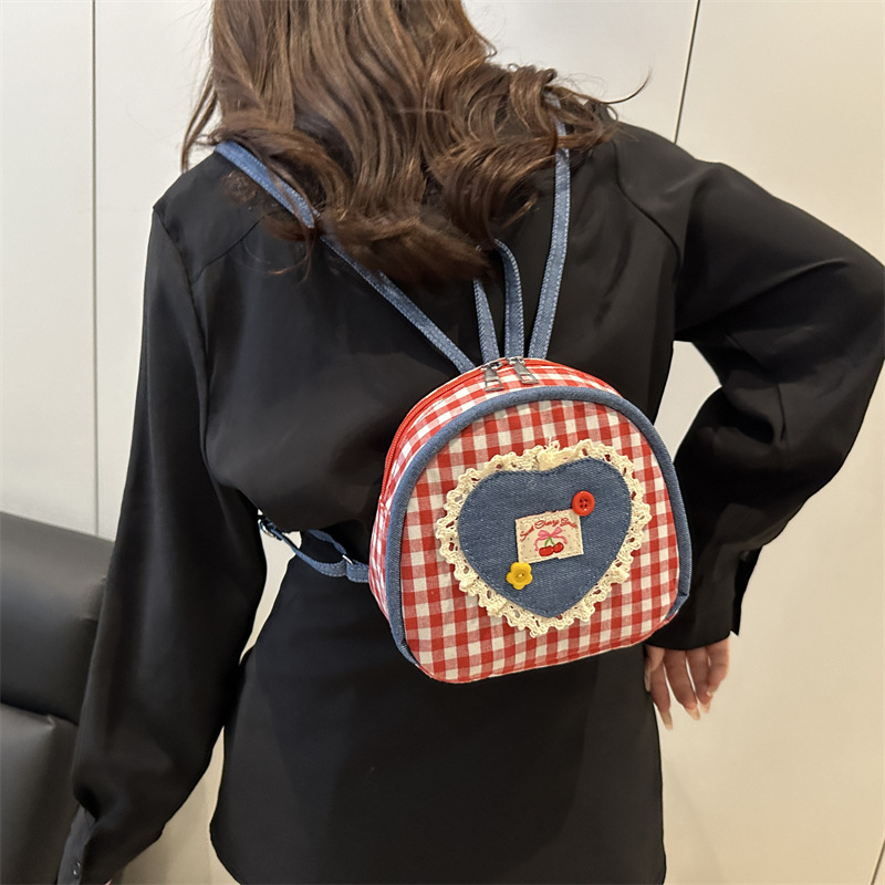 Xiaoxiangfeng ins 2025 New Trendy and fashionable diamond-shaped chain bag, versatile travel bag for women, mini backpack Application Scenario