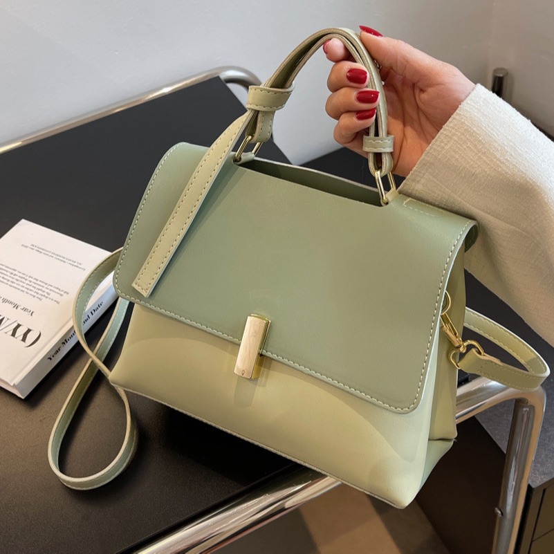This year's popular women's bags: The 2025 new versatile summer single-shoulder crossbody bag with a high-quality hand-held small square bag full figure