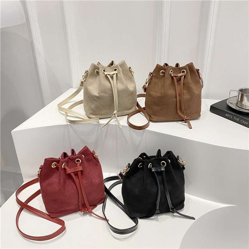 Drawstring handbag for women, 2025 new style versatile ins Korean single-shoulder crossbody bag, stylish and simple bucket bag Application Scenario