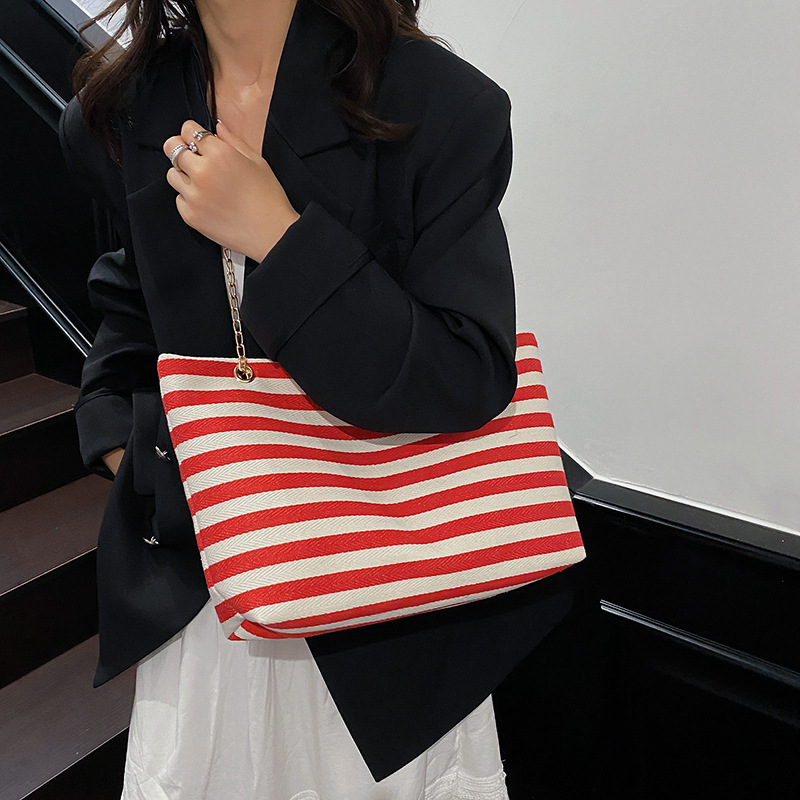 The 2025 summer new single-shoulder crossbody bag is fresh, simple, stylish, individualistic, trendy, and has a large capacity tote bag for women Specification drawing