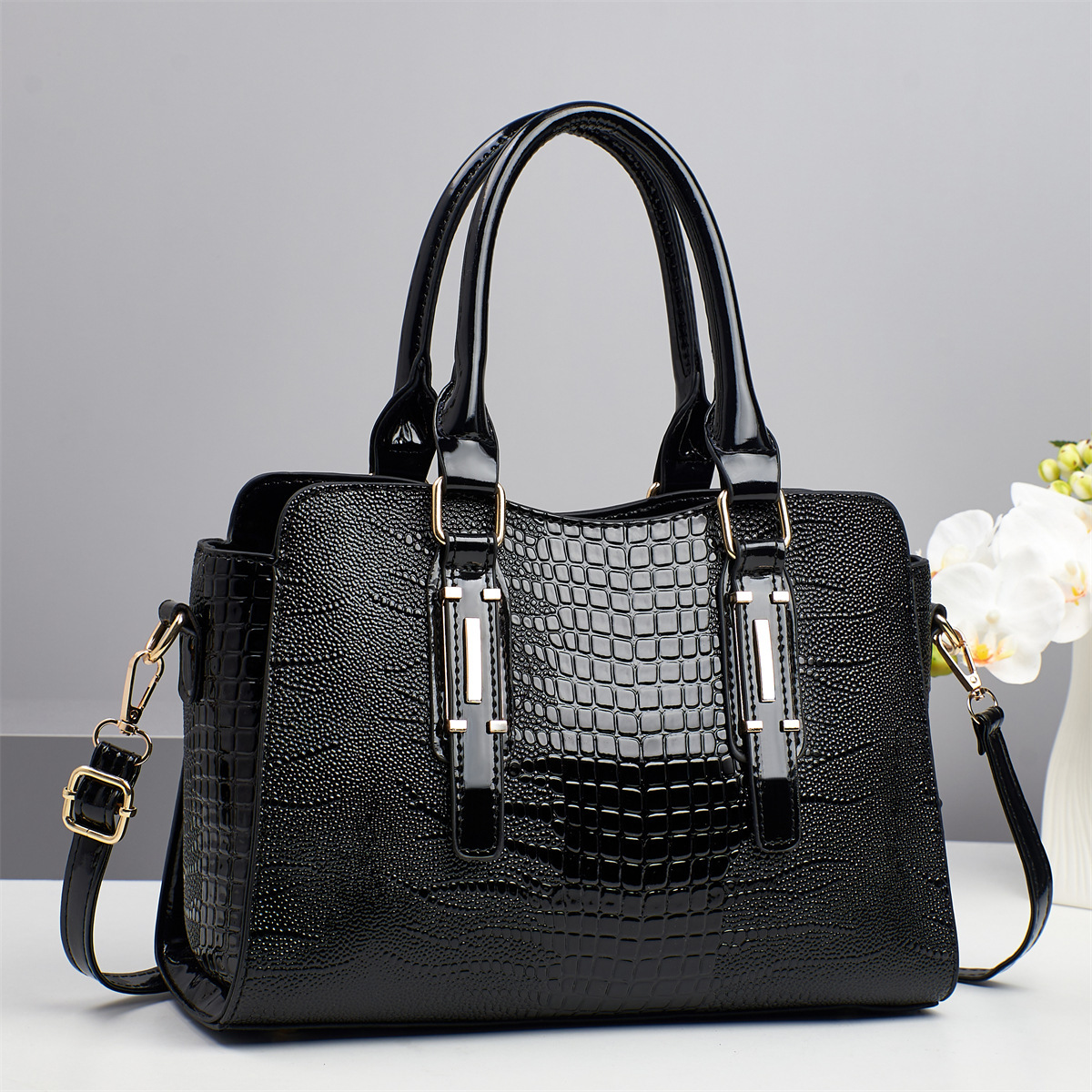 Crocodile pattern fashionable women's bag 2025 new high appearance level cross-border handbag, large capacity single-shoulder crossbody bag full figure