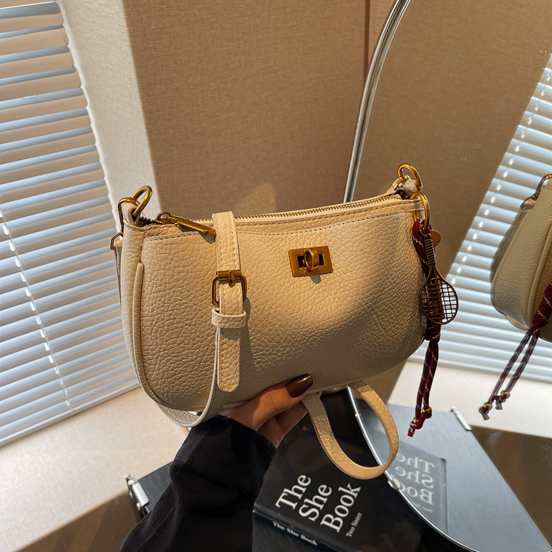 High-end lockable small square bag for women 2025 new style, fashionable, casual and versatile, single-shoulder crossbody small bag for work and commuting full figure