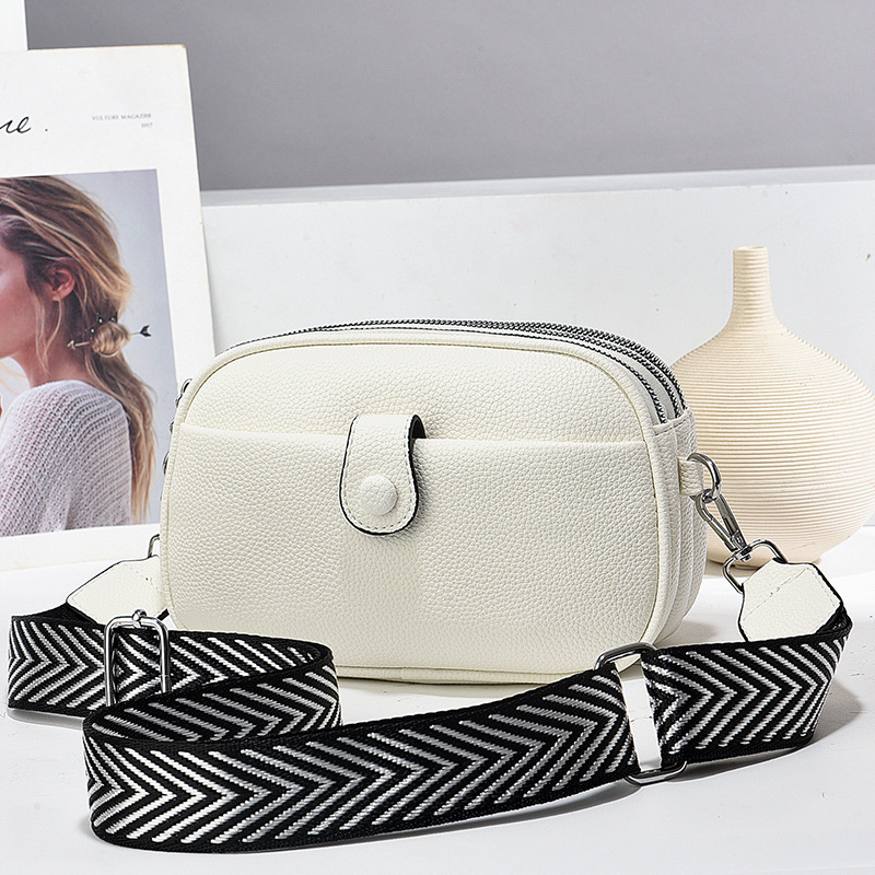 This is a new summer 2024 mini Chanel-style fashionable women's single-shoulder bag with three practical soft leather small square bags details Picture