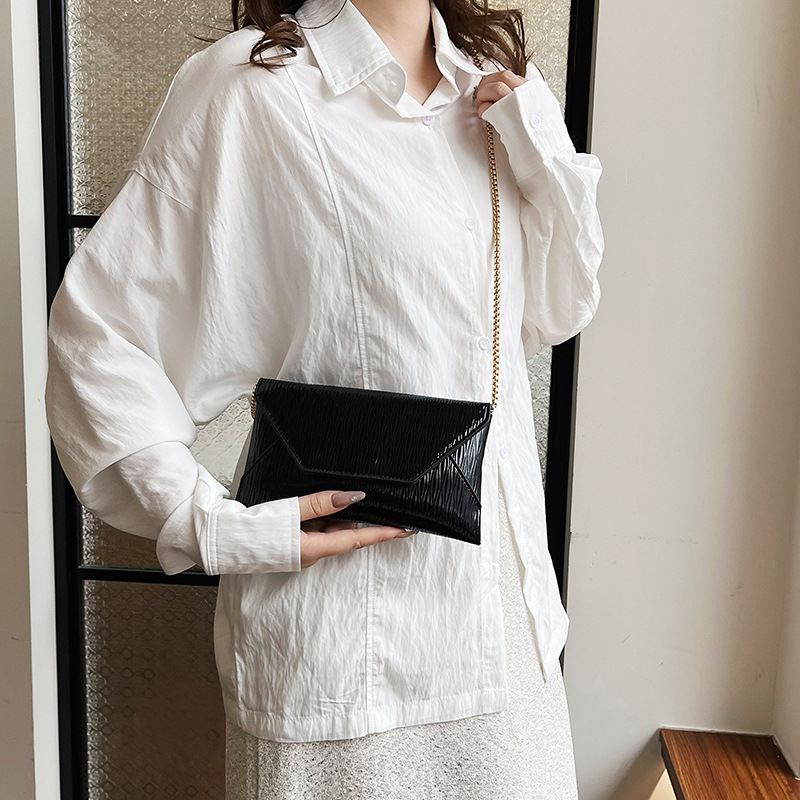 The 2024 new cross-border trend bag is a stylish and versatile single-shoulder crossbody bag for commuting details Picture