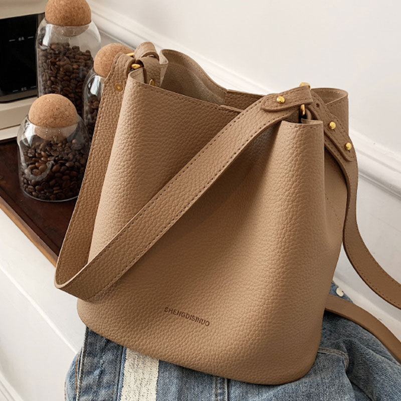 Stylish and versatile spring/Summer women's bag 2023 new trendy, simple single-shoulder, niche and stylish bucket bag Specification drawing