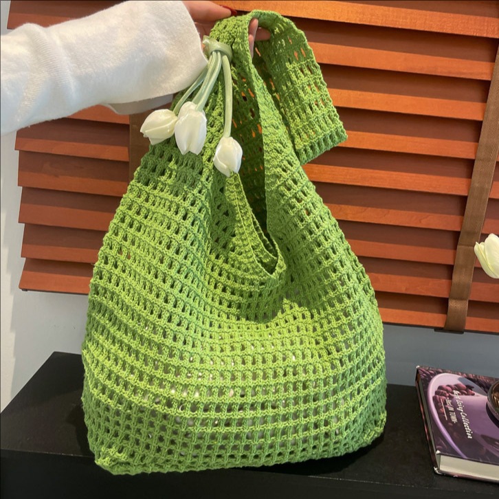 Korean-style fashionable hollowed-out bucket bag for women, a new summer 2025 versatile casual vacation beach knitted single-shoulder bag full figure
