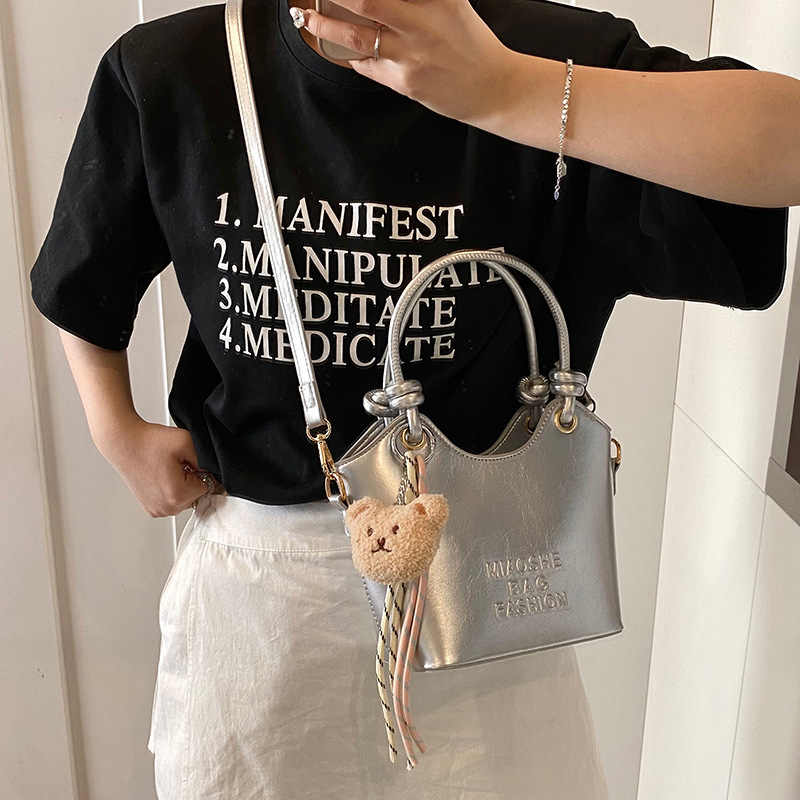 Trendy retro handbag for women, 2025 new crossbody bag, bucket bag, high-end texture, simple and elegant small bag Application Scenario