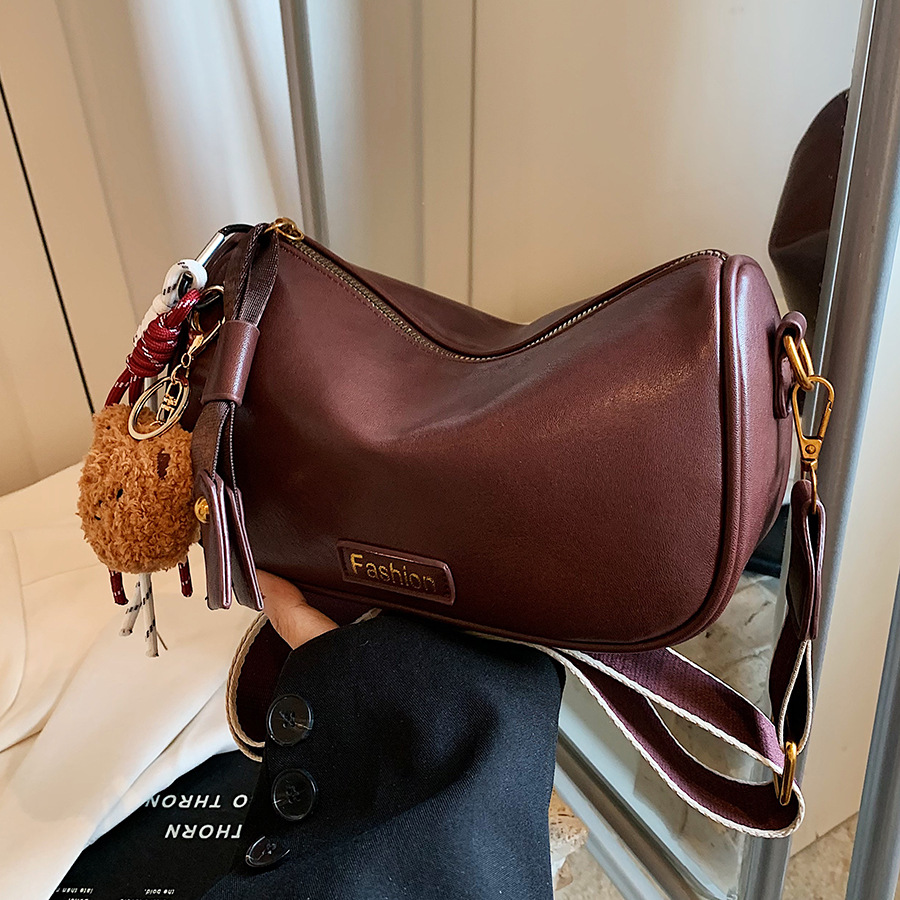 Wide-shoulder strap fashionable small crossbody bag, 2024 new trendy INS single-shoulder bag, stylish and fashionable Japanese and Korean casual bag full figure