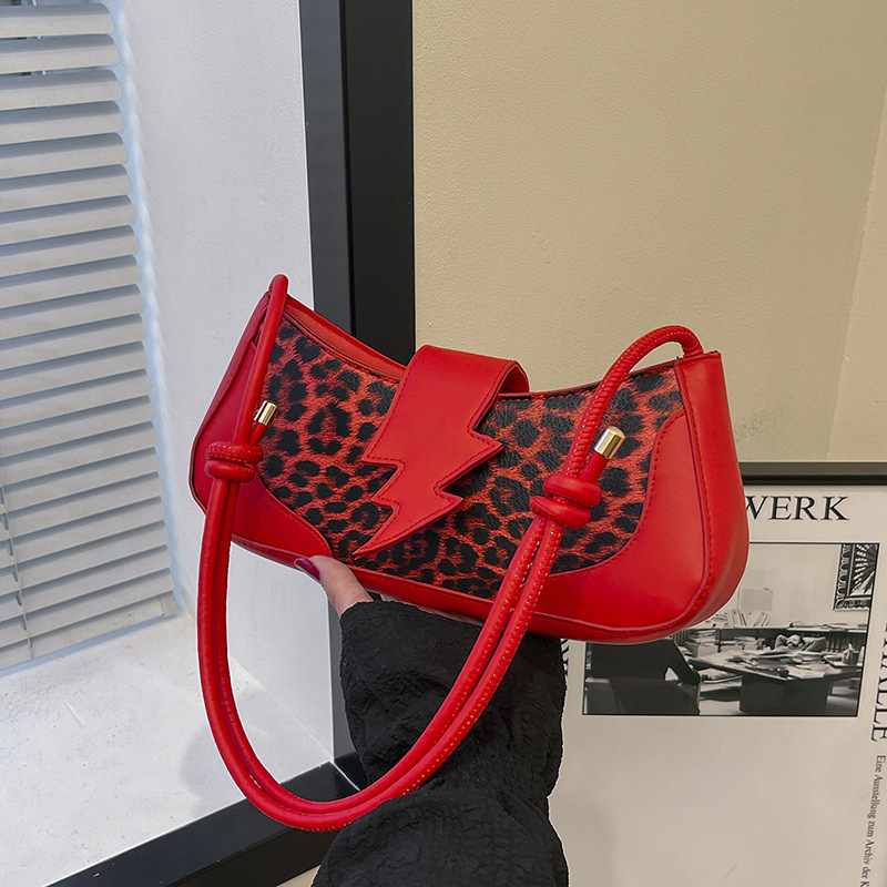A high-end, stylish and niche leopard print underarm bag for women, a new cross-border fashion and versatile small square handbag for women in 2025 full figure