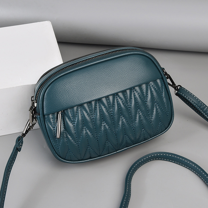 Women's bag 2024 Autumn New trendy crossbody bag, simple single-shoulder bag, Korean-style soft leather mom's phone bag, single-shoulder bag full figure