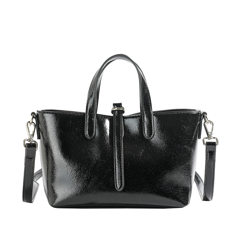A light luxury, niche and high-end soft leather bag for women, a new 2024 versatile and fashionable handbag, a single-shoulder crossbody bucket bag Item Picture