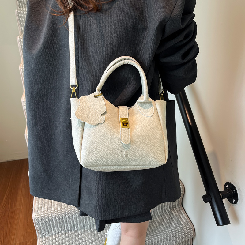 This year, the "Small Bag Girls 2025 Summer New Style" trendy, fashionable, high-quality and stylish hand-held crossbody bucket bag is in vogue Specification drawing