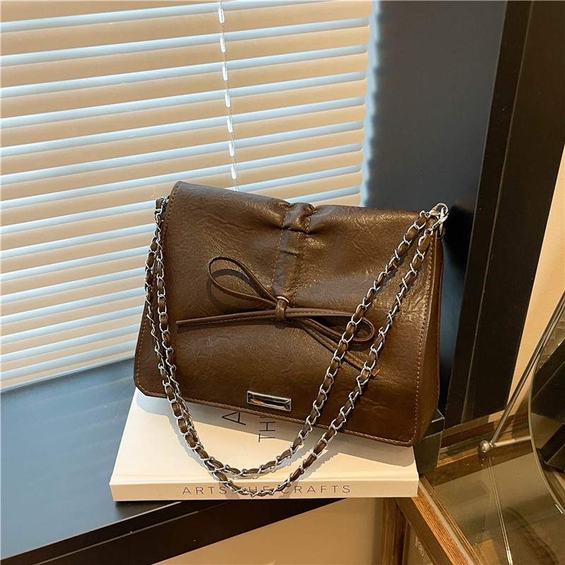 Stylish bow tote bag 2025 New large-capacity chain crossbody bag, fashionable commuting single-shoulder bag full figure