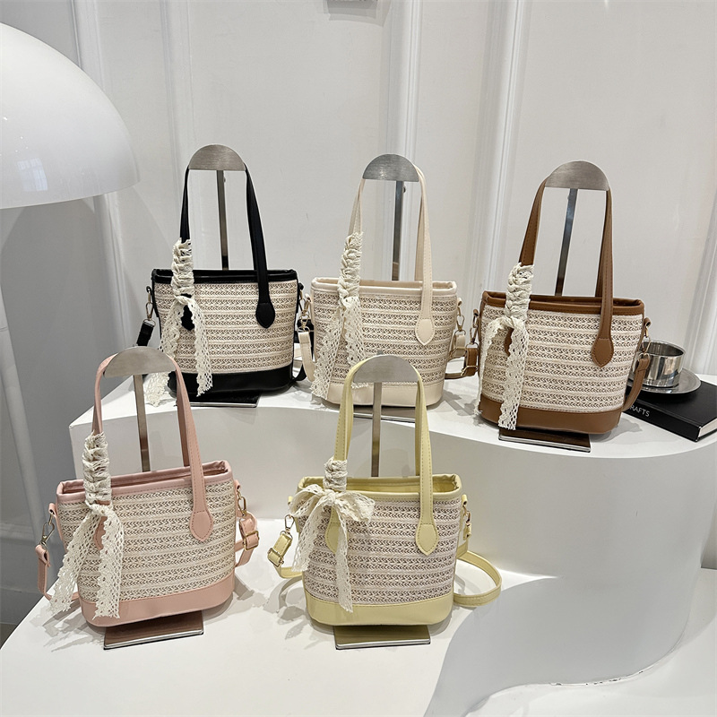 Woven straw handbag for women 2025 new style, high-end texture, niche fashion crossbody bag, single-shoulder bag, bucket bag Application Scenario