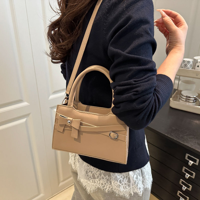Fashion single-shoulder bag trend 2025 Summer new bag, women's stylish, simple, solid color, individual crossbody bag, small square bag details Picture