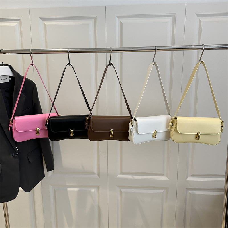 High-end underarm bag for women, new summer 2025 trendy and simple single-shoulder bag, fashionable and versatile small square bag Application Scenario