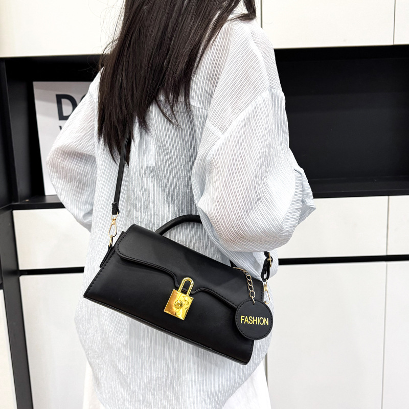 The new summer 2025 stylish and retro single-shoulder bag, a casual and fashionable crossbody bag, and a casual and retro small square underarm bag details Picture