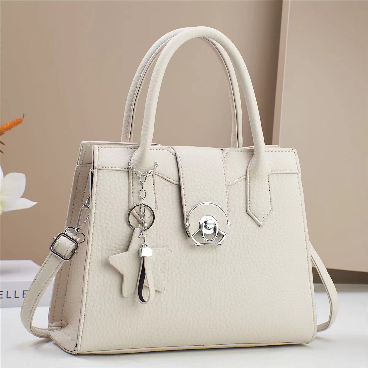This is a new and versatile bestseller for ladies in foreign trade from the manufacturer in 2024, featuring a crossbody bag and a fashionable large handbag for women. It's a new spring collection full figure