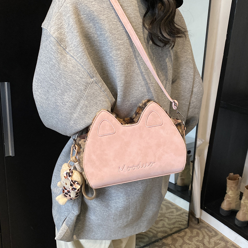 Retro and fashionable leopard print cat ear bag for women 2024 new niche design, trendy single-shoulder bag, high-end and versatile women's bag full figure