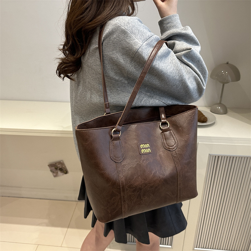 High-end practical tote bag, large-capacity single-shoulder commuter women's bag, new winter 2024 Korean version, versatile large bag details Picture