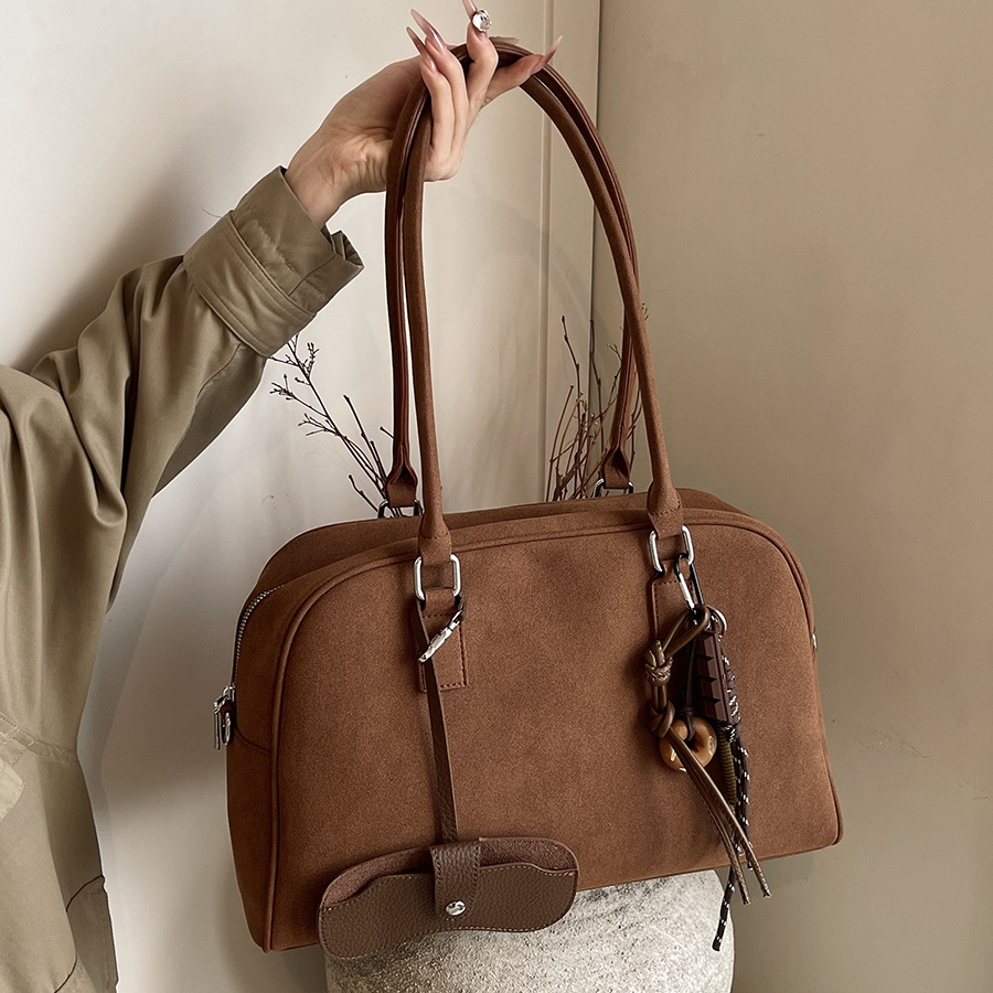 Retro matte large-capacity bag for women, 2025 new commuting trend, versatile single-shoulder handbag, Boston underarm bag full figure