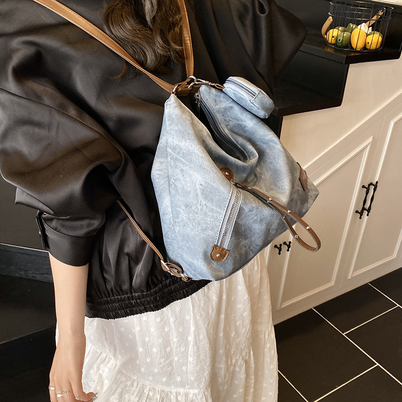 2025 New Korean version niche single-shoulder bag, multi-functional fashionable backpack, retro large-capacity commuter tote bag for women details Picture