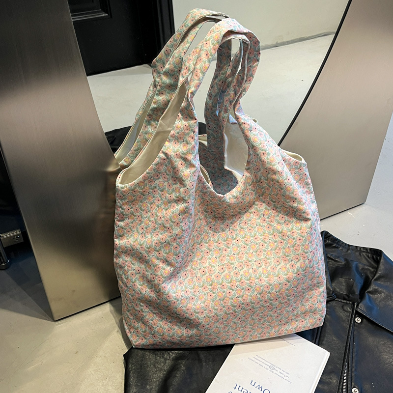 Large-capacity casual and versatile single-shoulder bags, simple and laid-back vest bags, artistic and fresh commuter tote bags for delivery Application Scenario