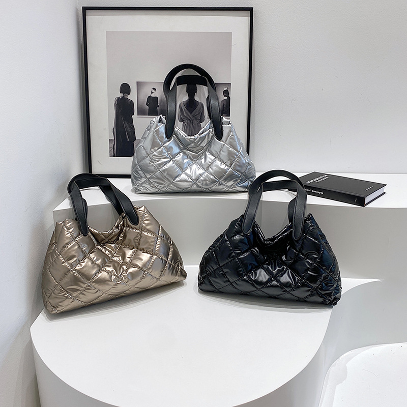 European and American style shiny cotton jacket bag, fashionable embroidered thread diamond-shaped large-capacity bubble women's bag, casual and stylish single-shoulder tote bag Application Scenario