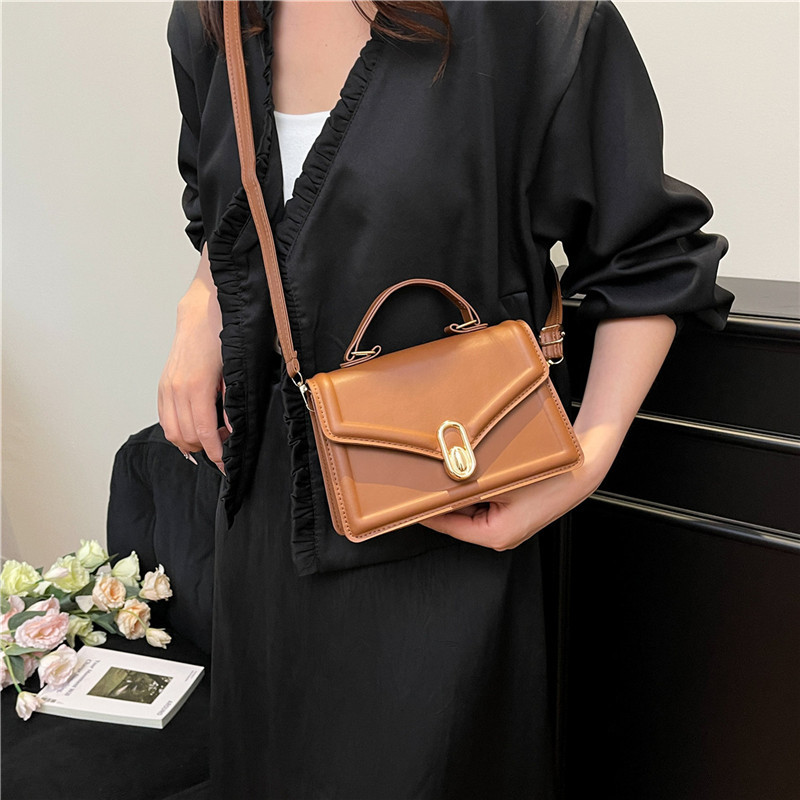 Cross-border 2025 Spring New Style fashionable and versatile solid color single-shoulder small square bag, stylish and high-quality single-shoulder crossbody bag details Picture