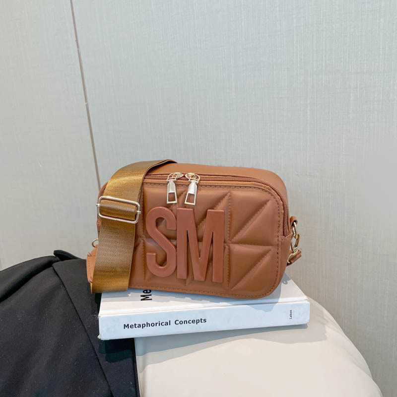 Trendy and versatile women's bags, high-quality small square bags, casual single-shoulder bags, crossbody bags, wide shoulder strap mother-daughter bags full figure