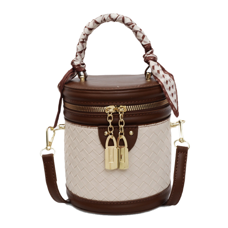 High-end and stylish hand-held bucket bag for women, 2025 new diamond-patterned, trendy, casual and simple single-shoulder crossbody bag Item Picture