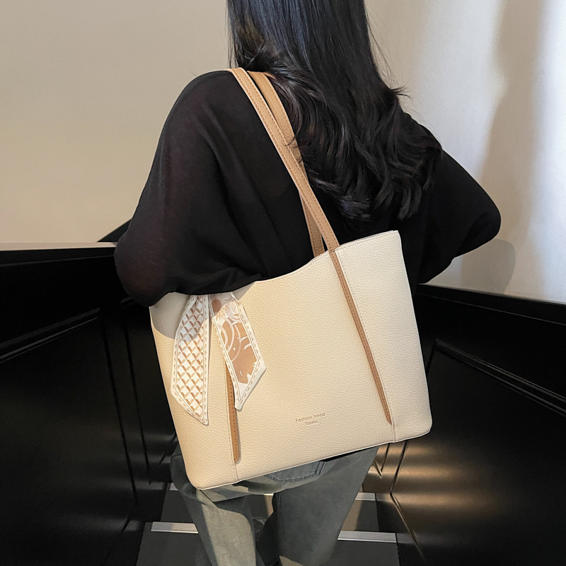 A versatile large-capacity bag for commuting to work, a new 2025 model for women, a high-end large bag for classes, and a casual single-shoulder tote bag full figure