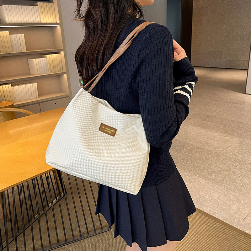 Cross-border color-blocking bag for women 2024 early autumn new style, fashionable texture, trendy and stylish commuter bucket tote bag Specification drawing