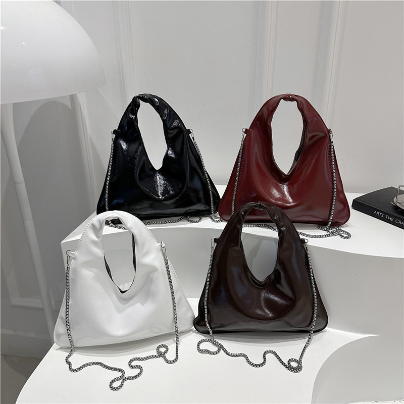 This year's trendy and fresh hand-held small bag for women, the new cross-border bucket bag and crossbody small bag of 2025 Application Scenario