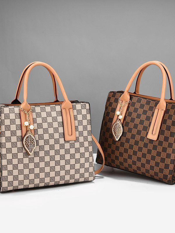 A versatile and fashionable women's handbag, a new 2023 stylish commuter tote bag, a niche and high-end single-shoulder bag Specification drawing