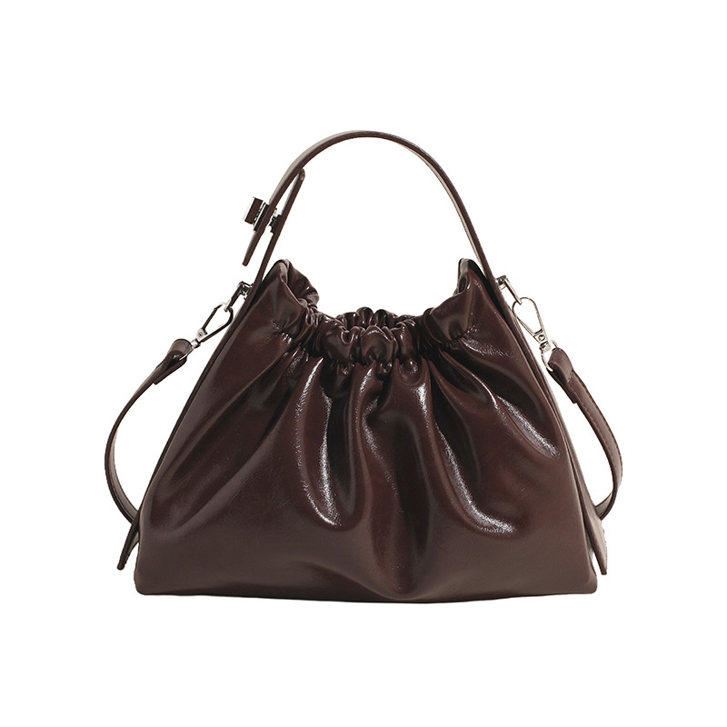 The 2024 new style of the niche fashion chain women's bag, the pleated and stylish hand-held shoulder bag, the high-end cloud-shaped crossbody bag, is trendy Item Picture