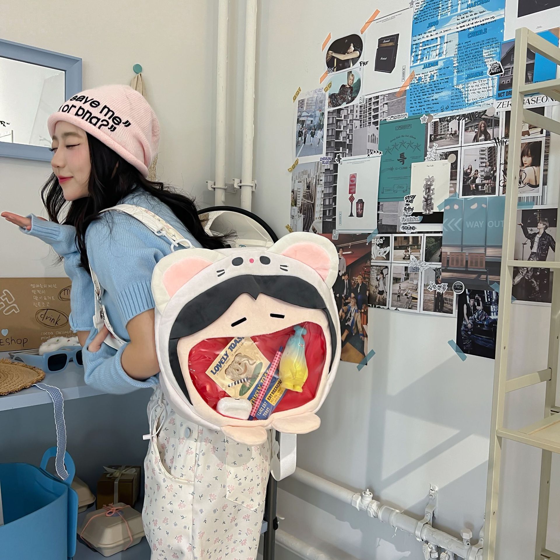 Wholesale of Japanese-style cartoon Hatsune Miku 2D girl heart double-backlit crossbody bag doll backpacks and transparent coin purges details Picture