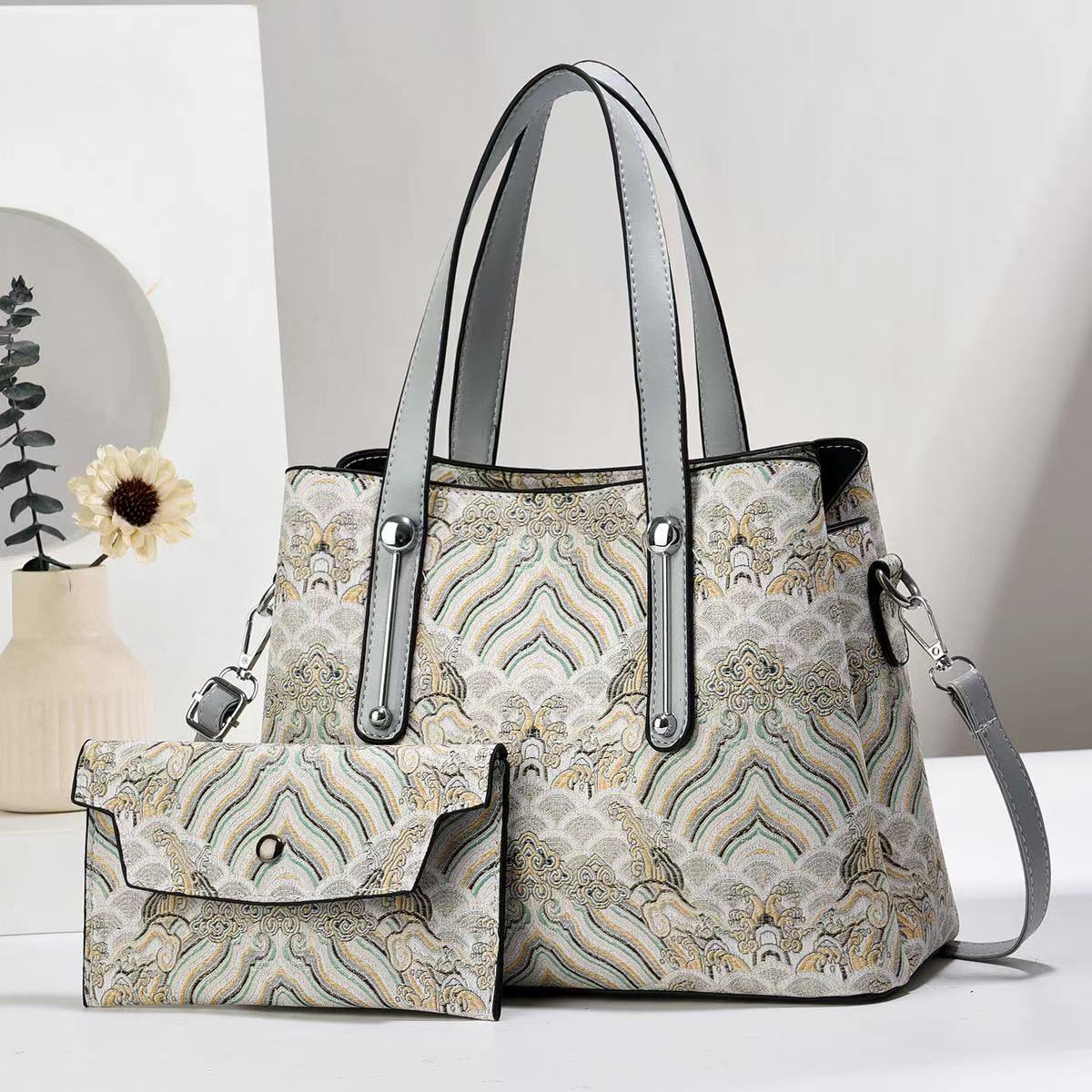 Factory direct sales of large-capacity embroidered Chinese-style hand-held cross-border stylish women's bags, simple, fashionable and versatile mother-and-child bags Application Scenario