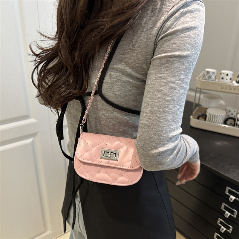 Summer stylish and high-quality chain saddle bag, a niche and fashionable mini chanel-style diamond-shaped small golden ball lipstick bag details Picture