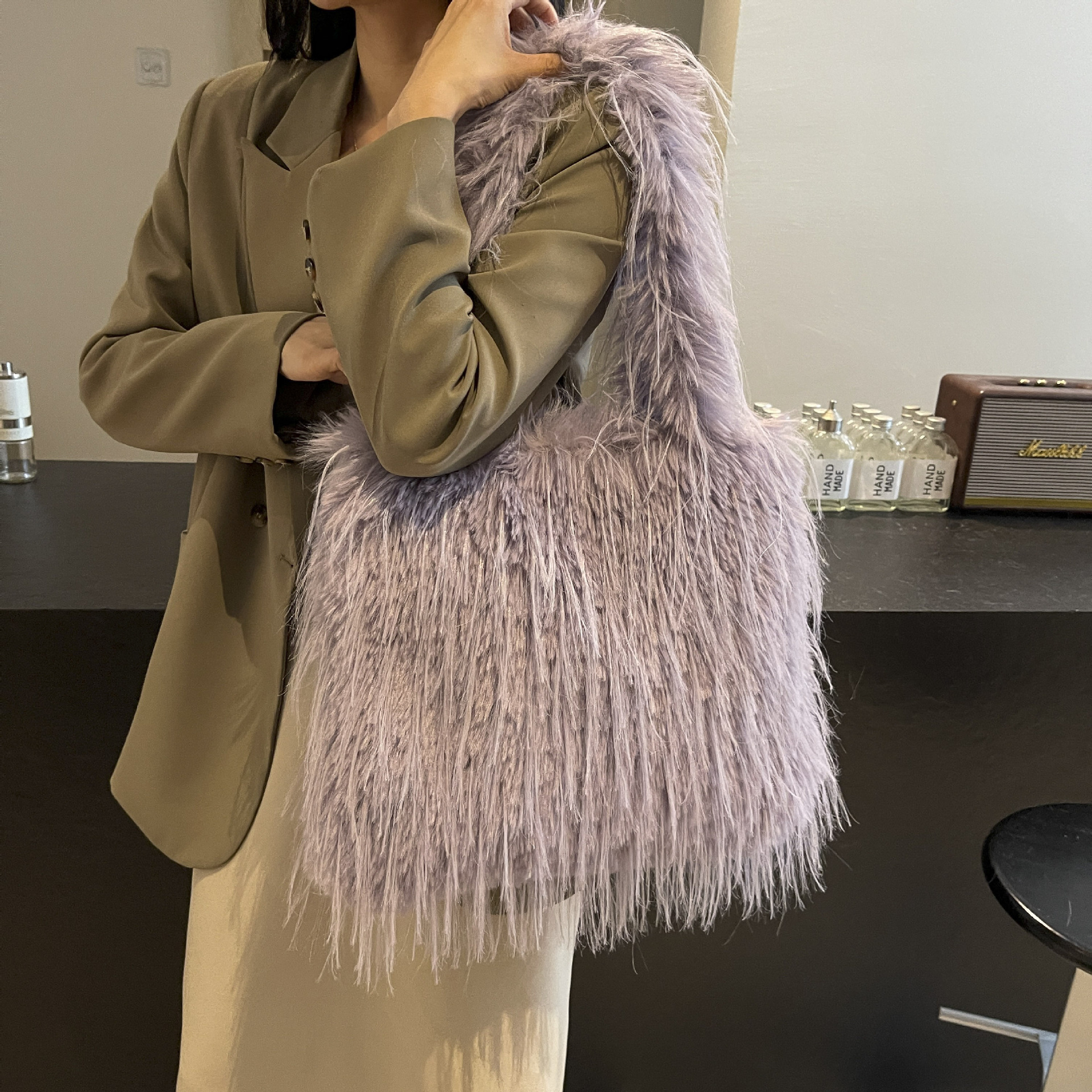2024 Autumn/Winter new casual fur bag, large-capacity tote bag, fashionable single-shoulder underarm bag, handbag, plush bag Specification drawing