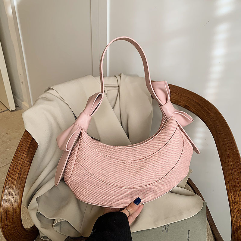 This year, the bow-shaped small bag for women in 2025 is in vogue. It's a trendy, simple underarm bag and a versatile single-shoulder bag Application Scenario