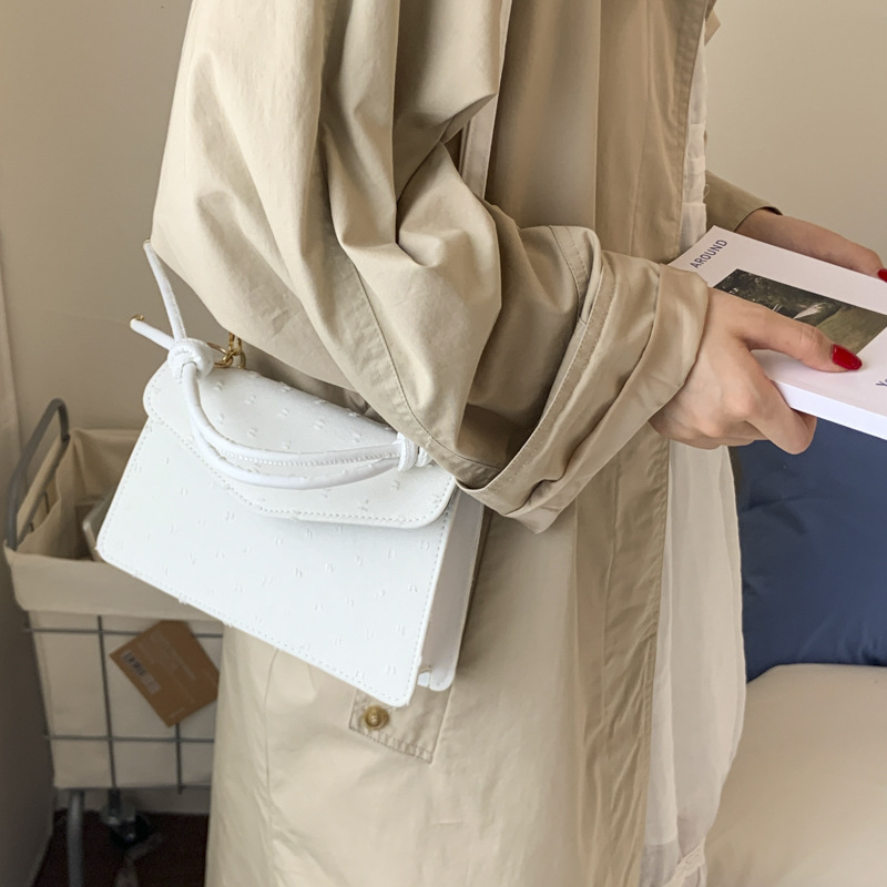 The new stylish casual commuting bag for summer 2025 is a simple, trendy and fashionable single-shoulder, hand-carry and crossbody small square bag Specification drawing