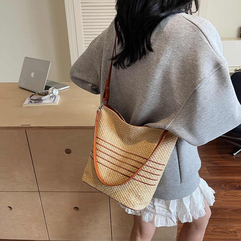 New bucket bag, niche woven bag, striped single-shoulder bag, trendy underarm bag, fashionable straw woven bag, hand-held crossbody bag Application Scenario