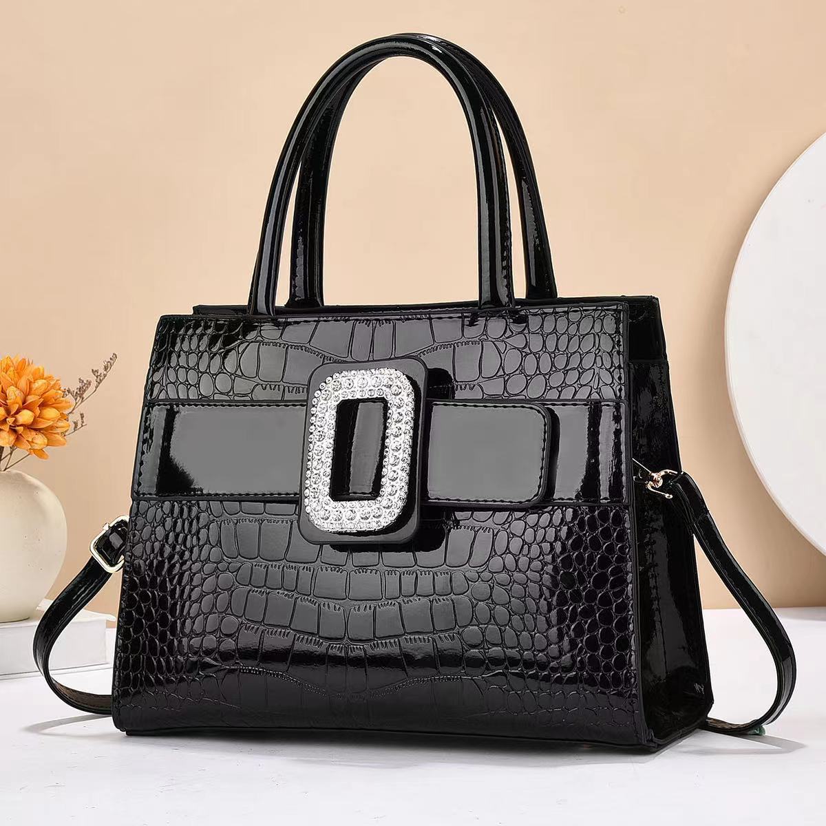 This is a new 2024 European-style, elegant and stylish single-shoulder crossbody women's bag with large capacity and diamond-encrusted design full figure