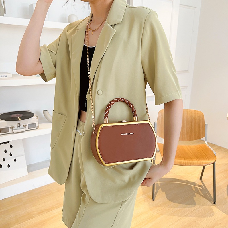 Cross-border versatile chain bag, women's commuting small square bag, new simple handbag, contrasting color, single-shoulder crossbody box bag for women details Picture