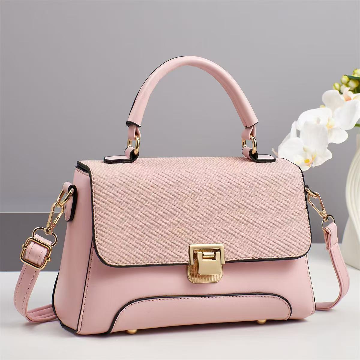 The new macaron high-appearancy-level fashionable handbag with a patchwork cover, single-shoulder bag, cross-border Korean version trendy crossbody bag details Picture