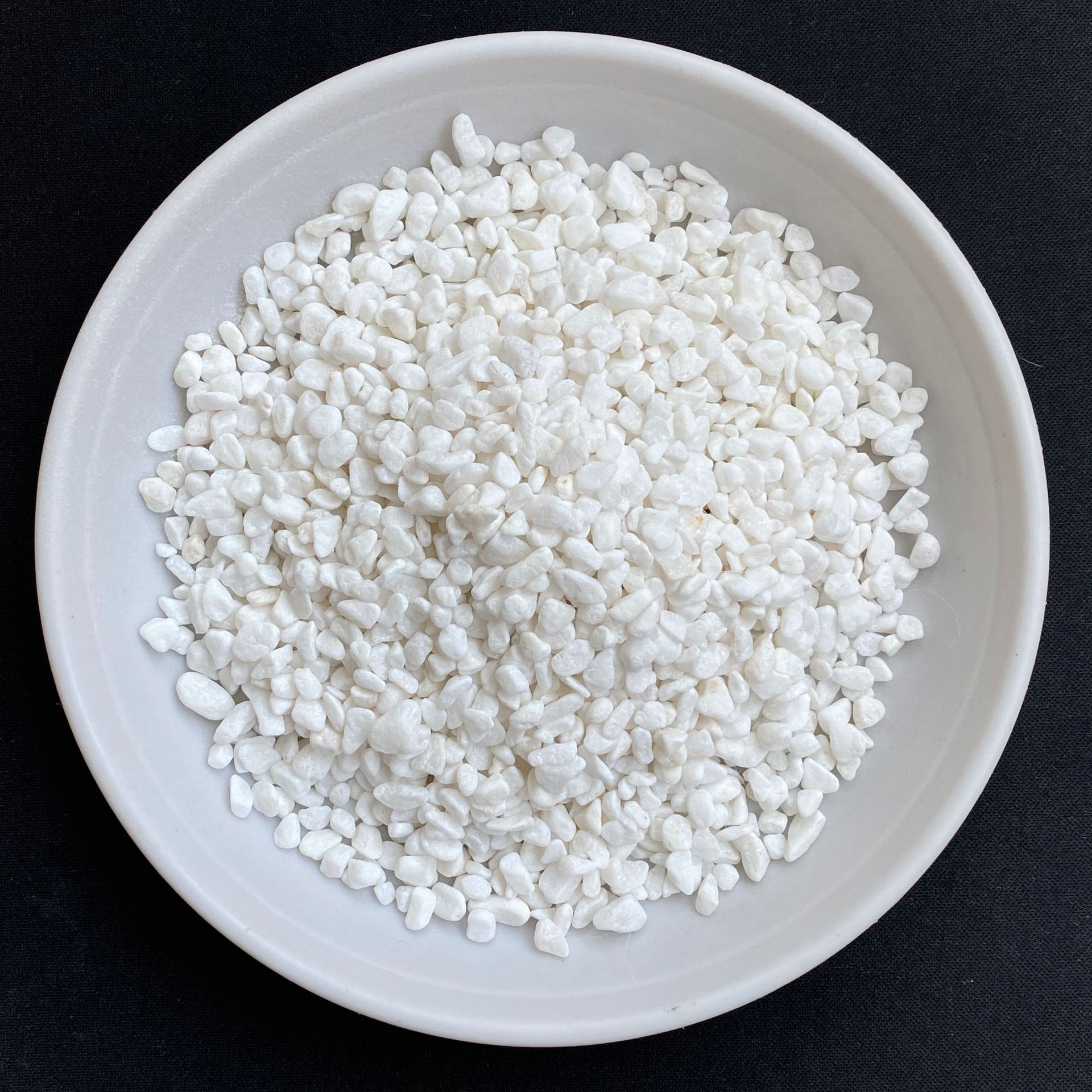 Natural white pebbles for courtyard paving, white pebble particles, small white stones for balcony landscaping, and landscape gravel Specification drawing