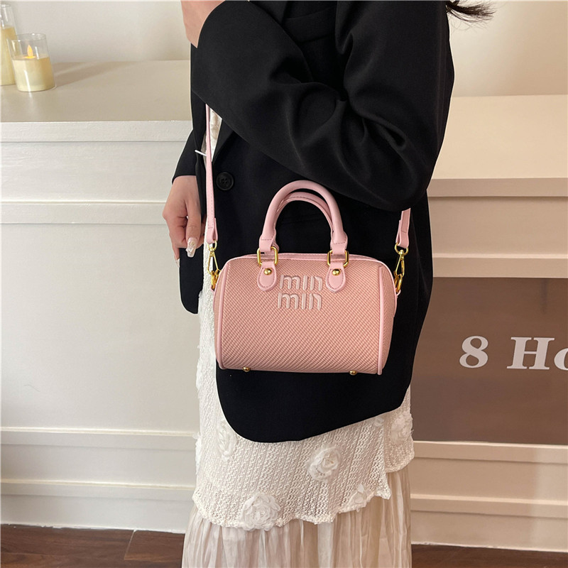 Retro letter niche design hand-held pillow bag for women 2025 new style, fashionable and high-end, versatile single-shoulder crossbody bag details Picture