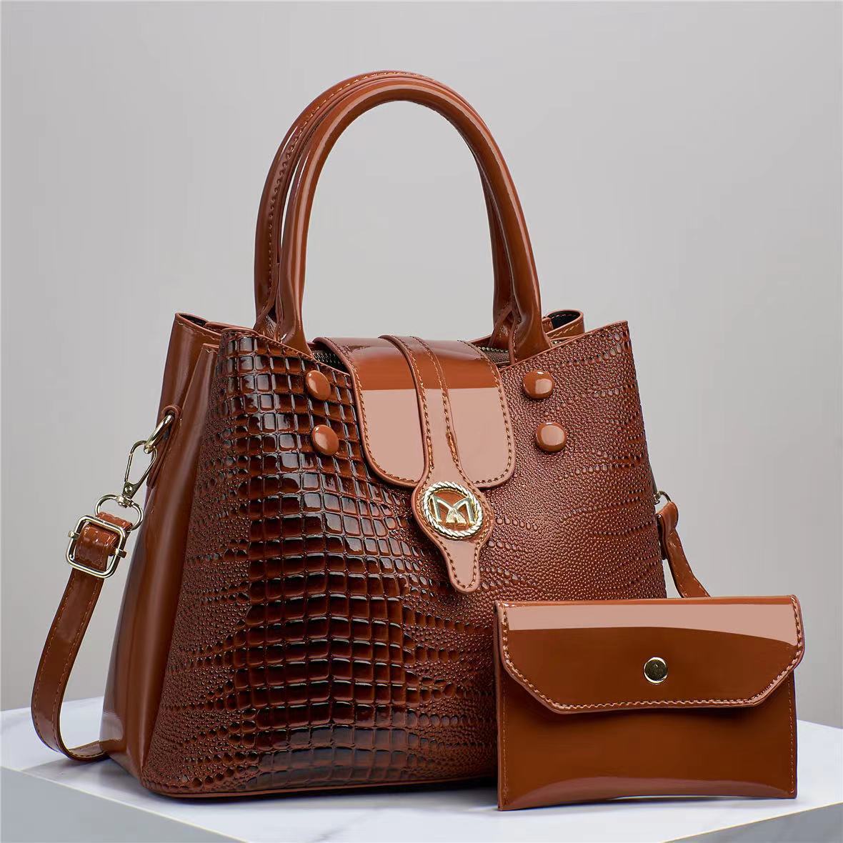 Single-shoulder manufacturer's fashionable handbag for export, elegant ladies' crossbody bag 2023 new style, versatile mom's bag for summer Application Scenario