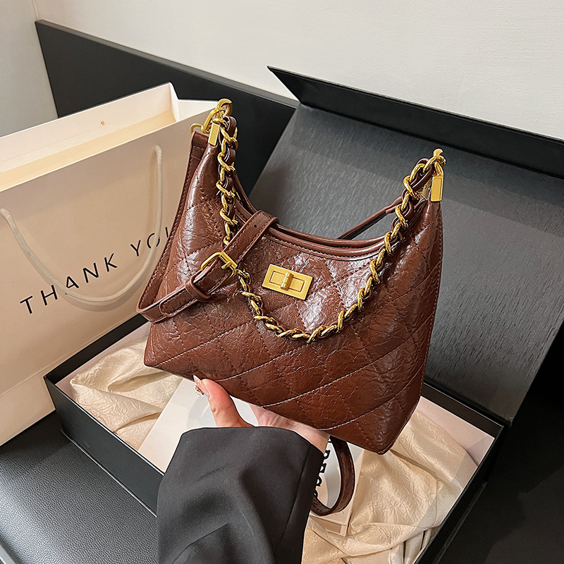 Xiaoxiangfeng diamond-shaped chain underarm bag Women's 2024 new style trendy single-shoulder crossbody bag Versatile wandering bag details Picture